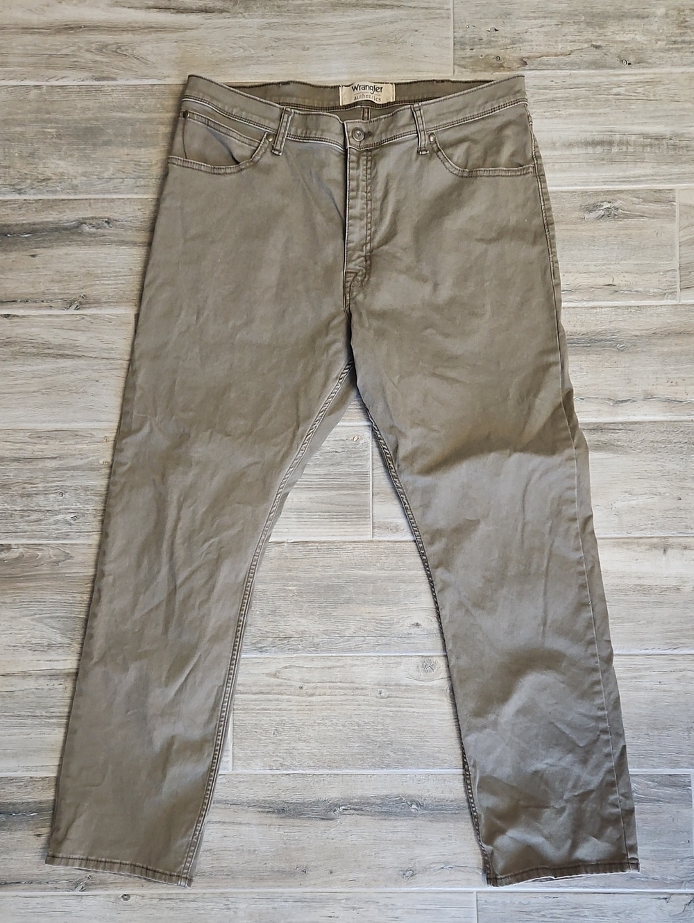 Wrangler Men's Olive Straight-Leg Chino Pants